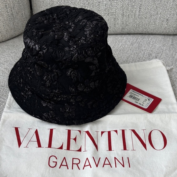 Valentino ブラック バケットハット VALENTINO GARAVANI バケットハット 60cm ブラック 中古・古着通販
